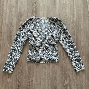 A&F Printed V Neck Top